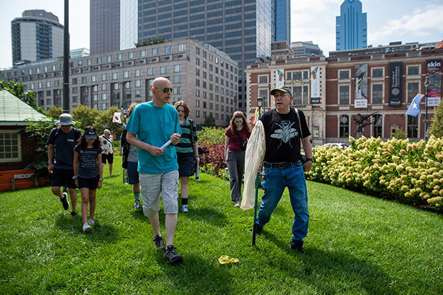 An Academy Entomologist leading a tour about insects that live in the city.