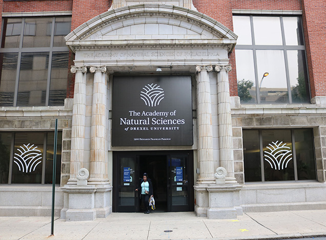 Members entrance to Academy of Natural Sciences