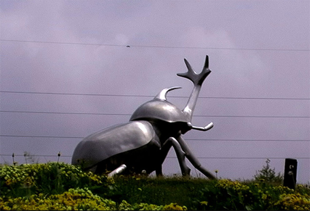 A film still from Beetle Queen Conquers Tokyo
