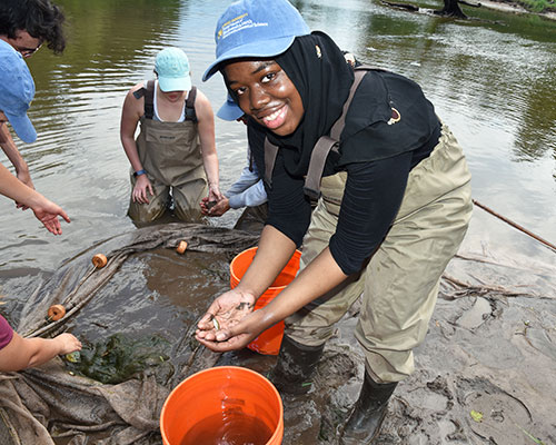 DESLA student Habibata Sylla conducts marine field research in Barnegat, NJ